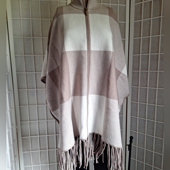 Christian Siriano Fringed Poncho Sweater, Woman's S/M - Picture 5 of 13